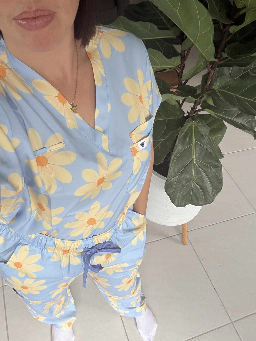 SUNNY DAISY SCRUB SET